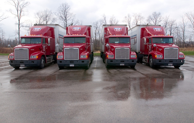 čtyři stěhovací kamiony